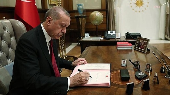 Devlet memurlarının disiplin işleri için 39 yıldır uygulanan yönetmelik bütünüyle değiştirildi